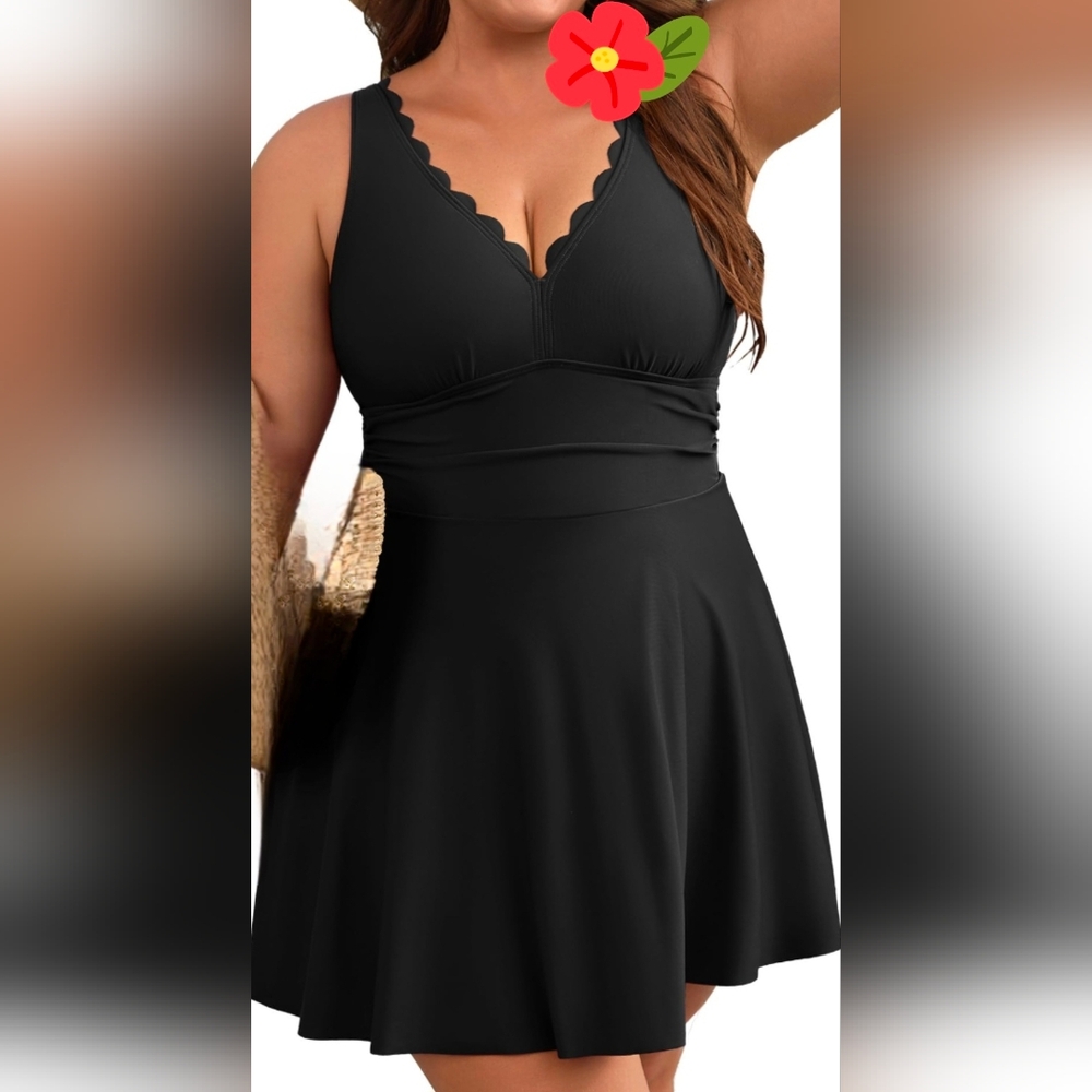 Black Scalloped V-Neck One Piece Swimsuit 1X
